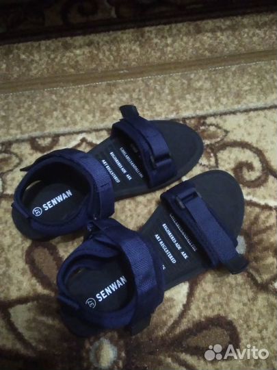 Новые спортивные сандалии