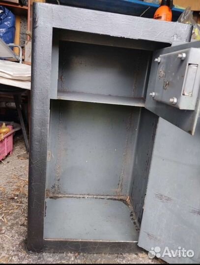 Сейф металлический
