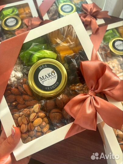 Подарочные наборы с орешками и медом