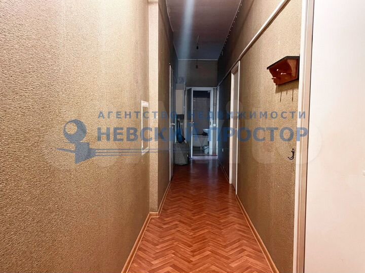 Доля в 4-к. квартире, 103,7 м², 1/7 эт.