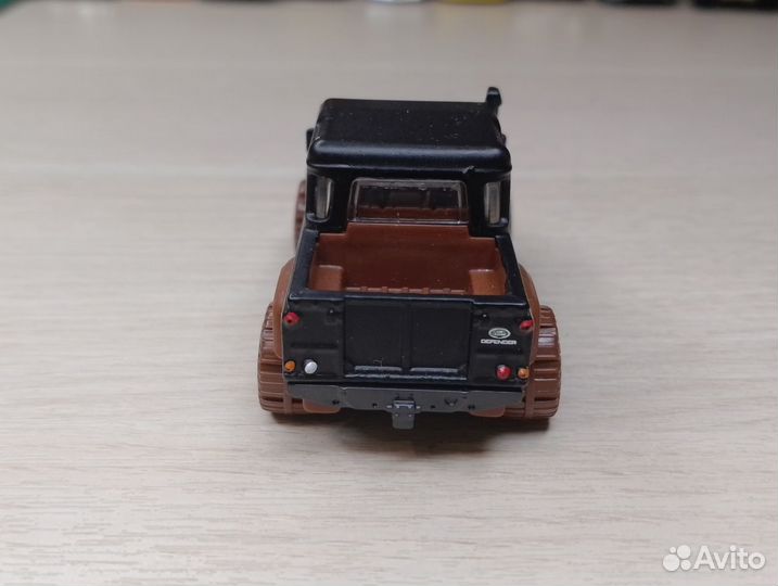 HotWheels. Land Rover Defender double cab