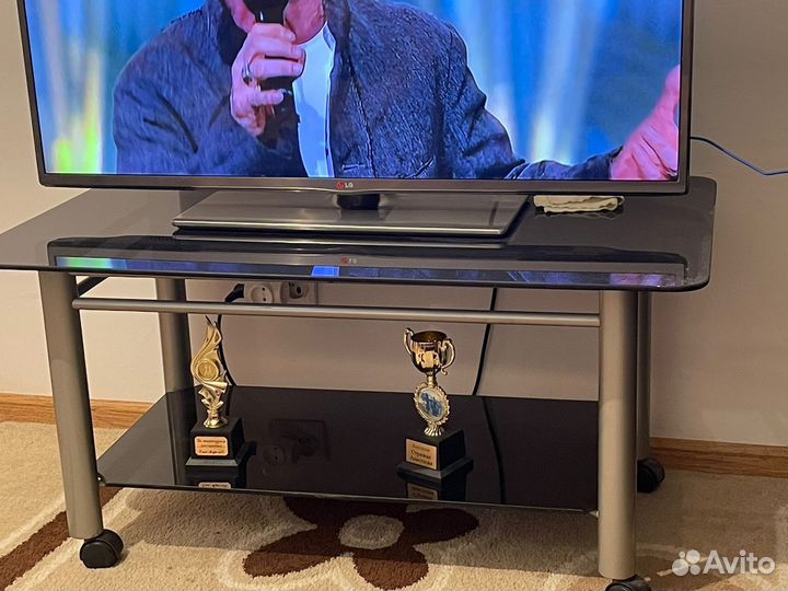 Полка под телевизор