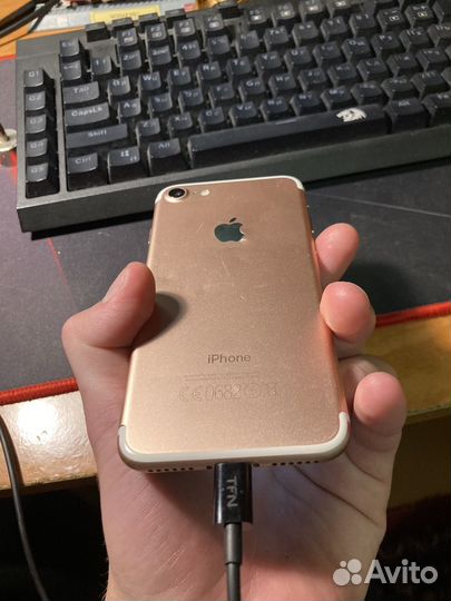 Телефон iPhone 7