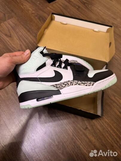 Nike air jordan legacy 312 igloo