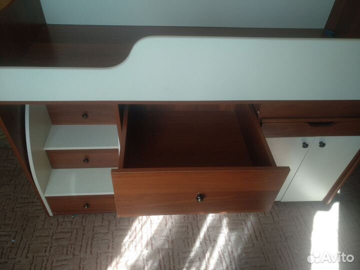 Детская кровать со столом