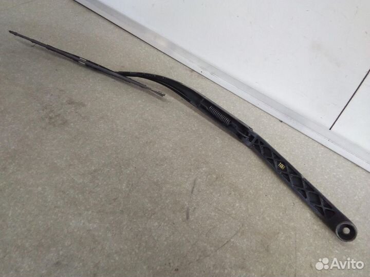 Поводок стеклоочистителя передний правый Hyundai E