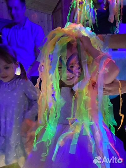 Бумажное шоу, неоновое шоу