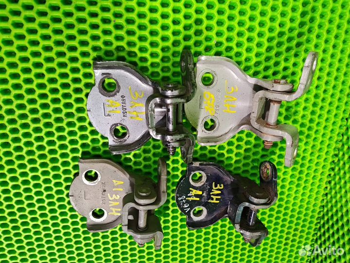 Петля двери задняя левая Acura Mdx YD1 J35A5 2004