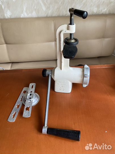 Ручная мясорубка СССР и насадки для печенья