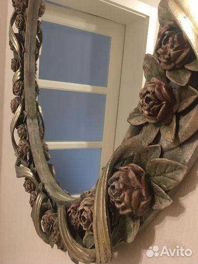 Зеркало в резной раме