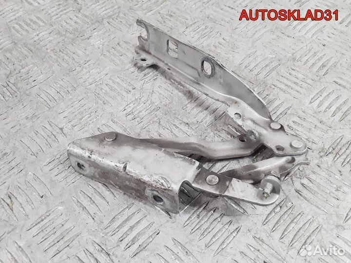 Петля капота правая Volkswagen Golf 5 1K0823302C