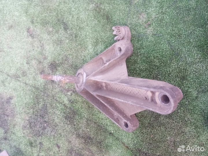 Кронштейн МКПП (кпп) Renault Megane 2 1.6 K4M812