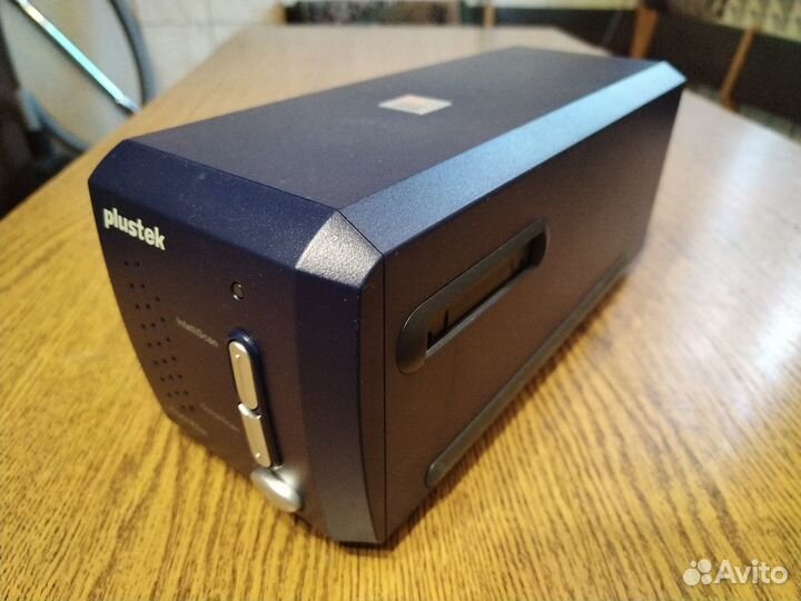 Сканер пленок и слайдов Plustek OpticFilm 8100