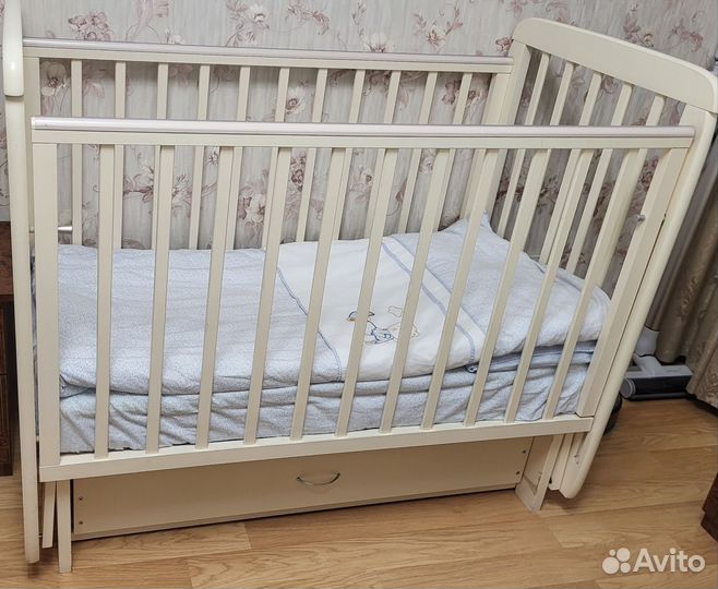 Детская кроватка
