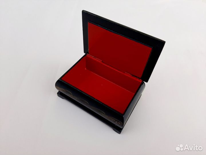 Шкатулка для украшений из дерева