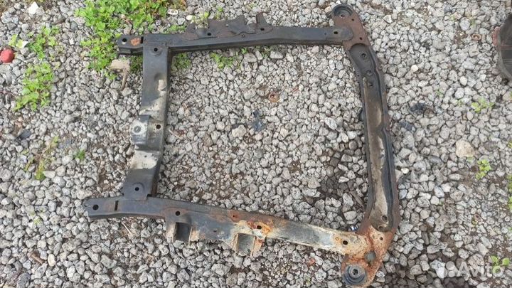 Подрамник передний Renault Sandero Stepway хэтчбек