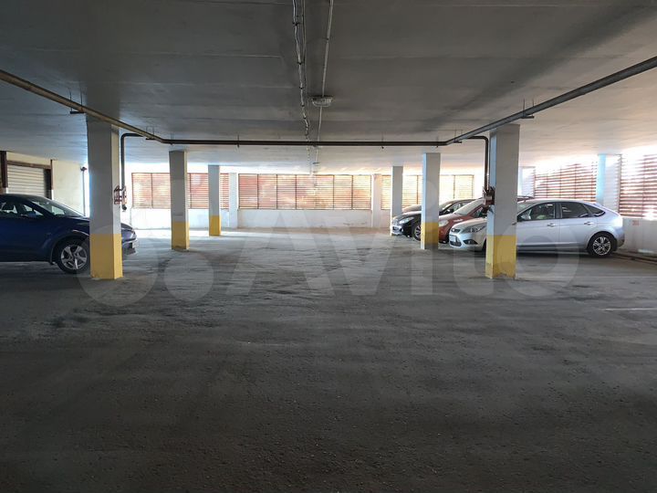 Машиноместо, 14 м²