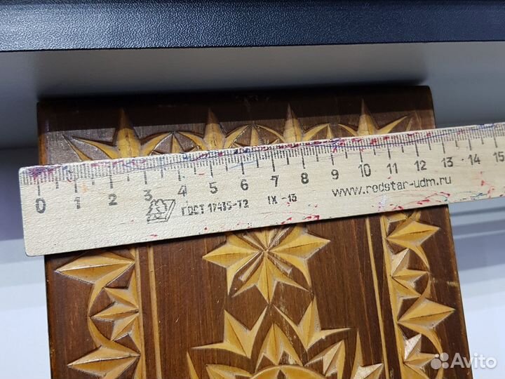 Деревянная шкатулка