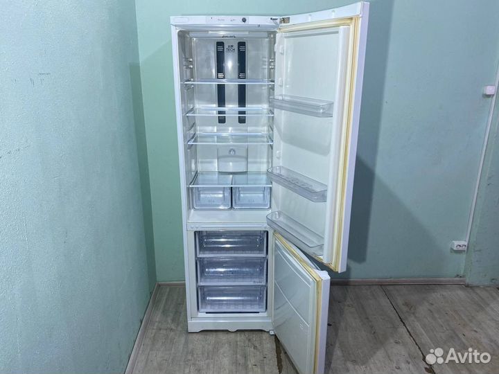 Холодильник Hotpoint-Ariston