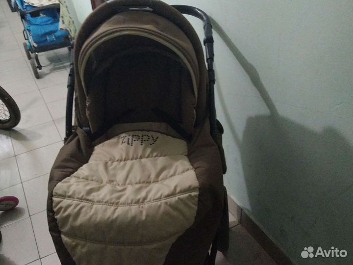 Прогулочная коляска zippy