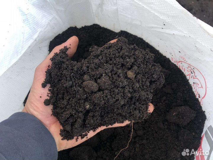 Чернозем в мешках и навоз