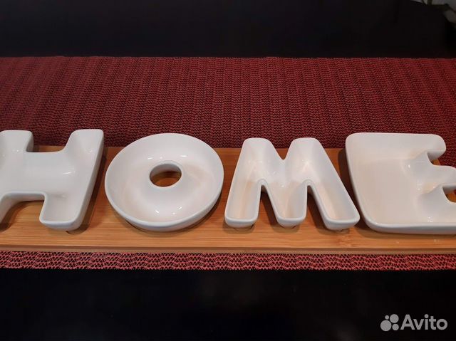 Набор сервировочных блюд Home на деревянной подст