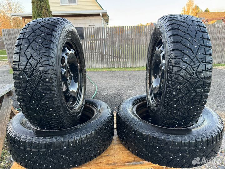 Nitto Therma Spike 175/70 R14 84T