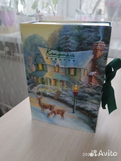 Коробка подарочная новогодняя