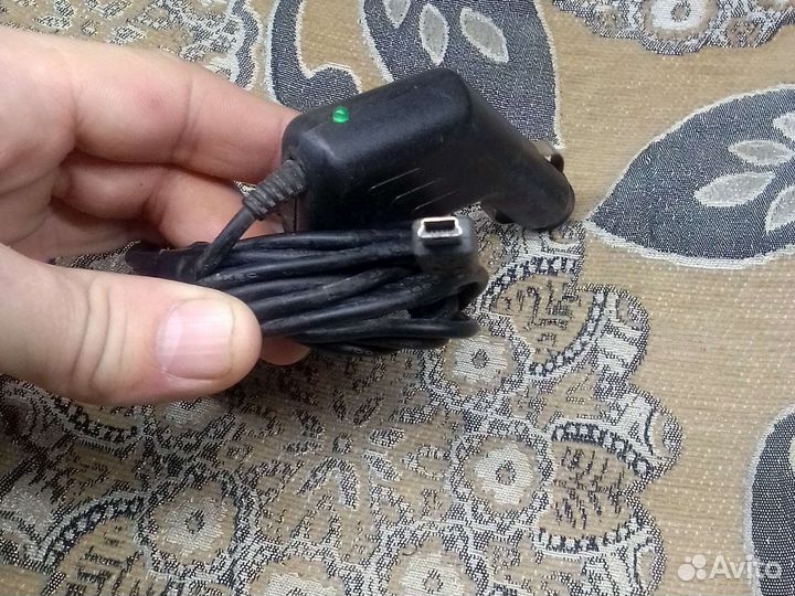 Автомобильная зарядка мини юсб для навигатора