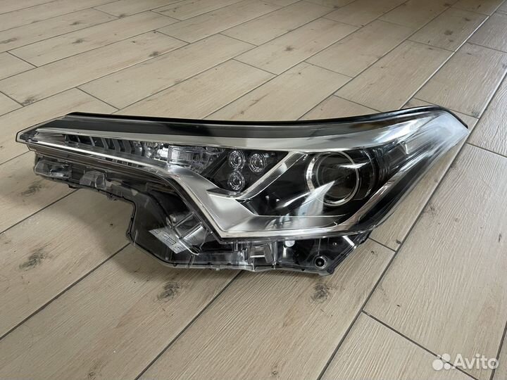 Фара левая toyota c-hr