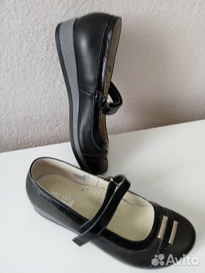 Туфли для девочки 35 размер новые