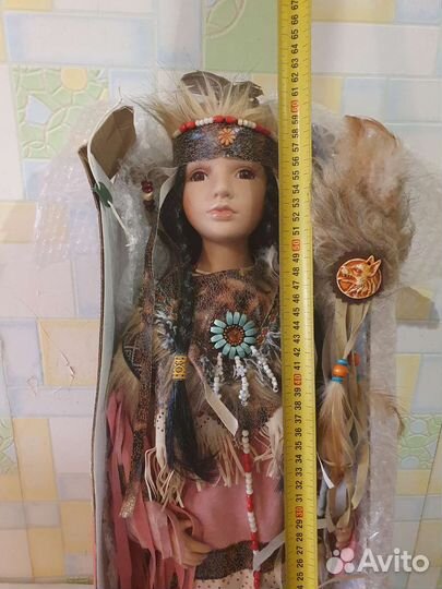 Кукла фарфоровая