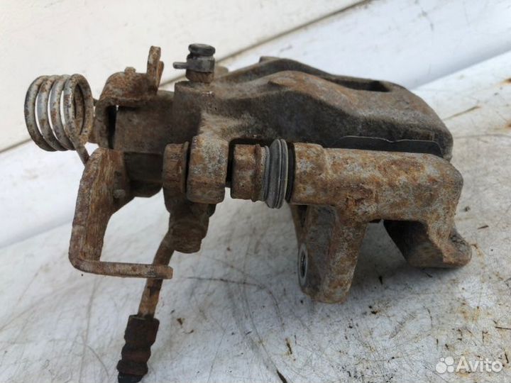 Суппорт тормозной задний левый Hyundai Solaris 1