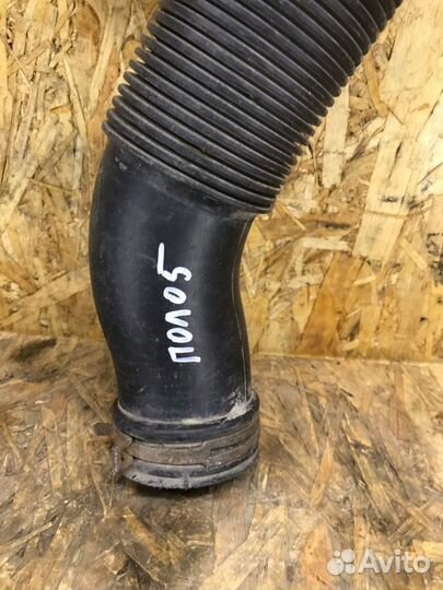 Патрубок впускного коллектора Volkswagen Polo