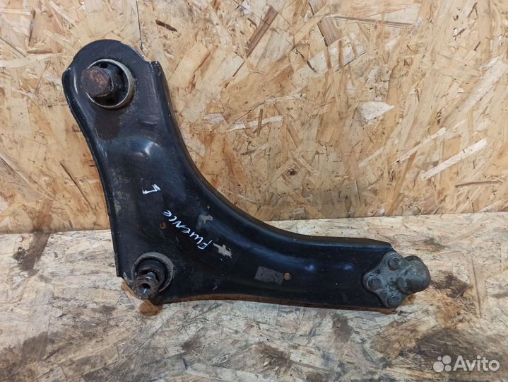 Рычаг левый Renault Fluence