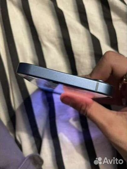 Телефон iPhone 13