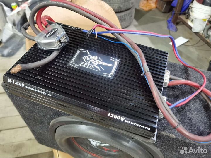 Сабвуфер и усилитель в автомобиль