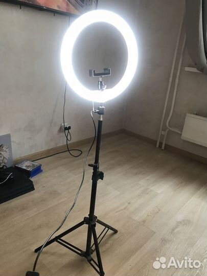 Кольцевая лампа со штативом