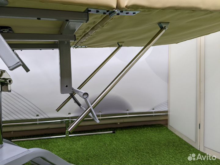 Косметологическое кресло на гидравлике бежевое