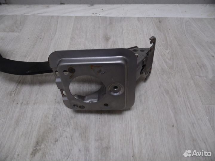 Педаль тормоза Mitsubishi Lancer 9