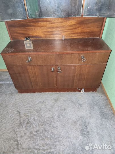 Трюмо с зеркалом