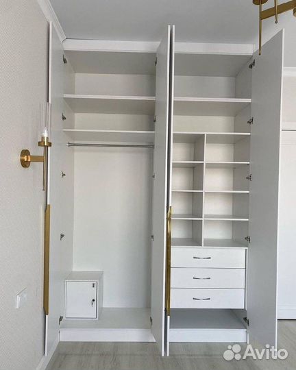 Шкаф по индивидуальным проектам в современном стиле