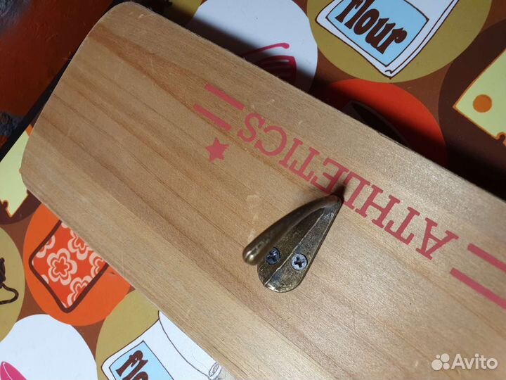 Вешалка стилизована под биту для лапты