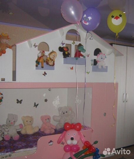 Двухъярусная кровать-домик