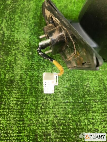 Уши передний правый mitsubishi galant fortis