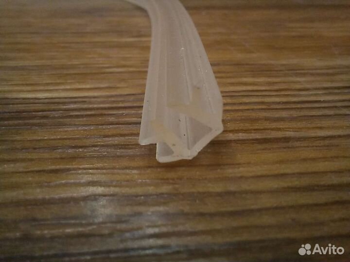 Уплотнитель для двери шкафа-купе