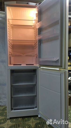 Холодильник Hotpoint Ariston в отличном состоянии