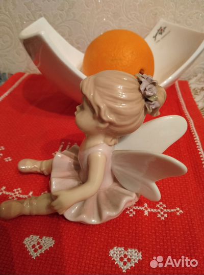 Статуэтка фарфор