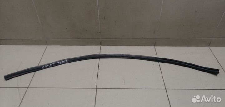 Уплотнитель капота Logan 2005-2014