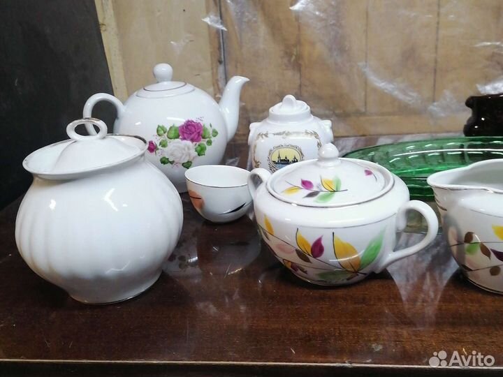 Чайник и сахарница